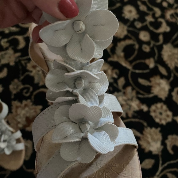 b. o. c. Leather Strappy Wedge Sandals High Heels Pale Gray Size 9 - Picture 6 of 6